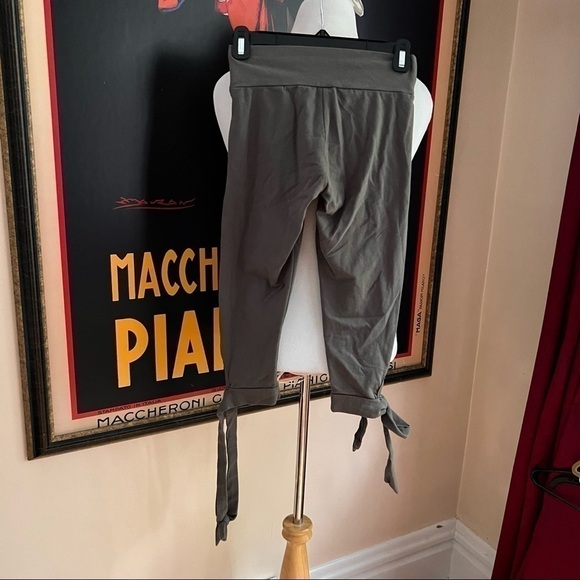 Soul Flower Gray Cropped Tie Leggings Size Small - Picture 2 of 9